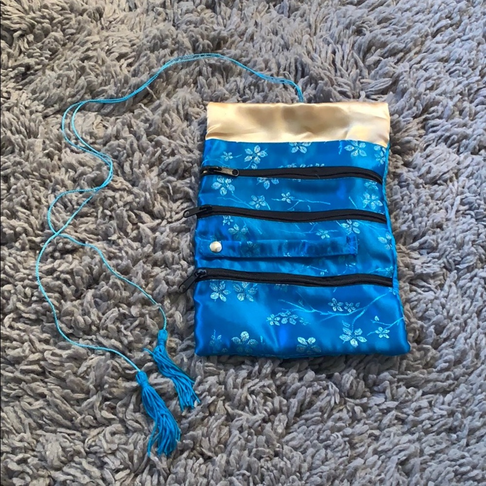 Travel jewelry holder